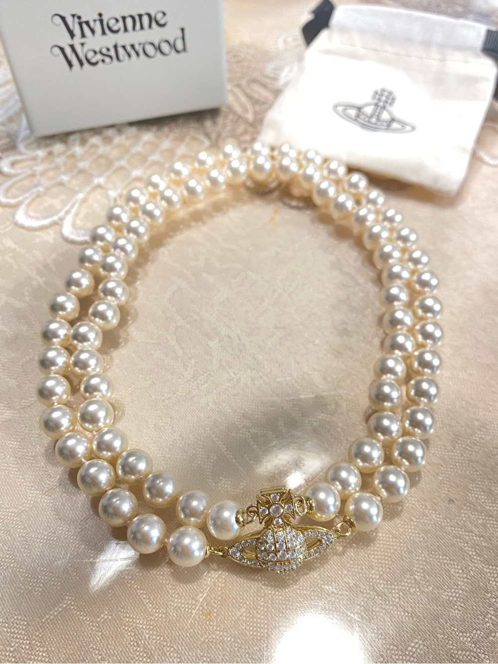 Vivienne Westwood Pearl choker